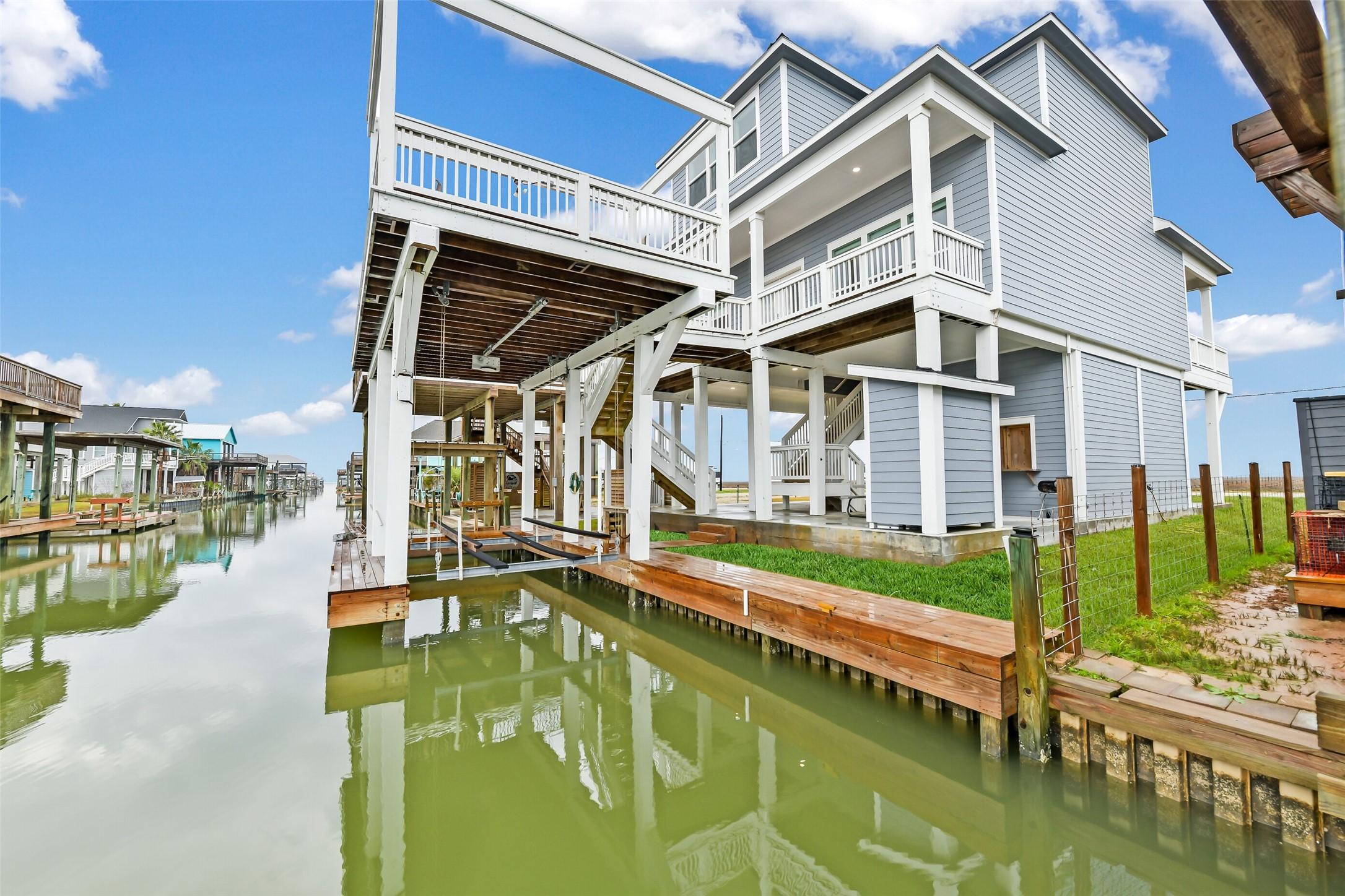 Image 3: Boat lift and dock for the avid fisherman or kayak