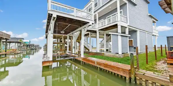 Image 3: Boat lift and dock for the avid fisherman or kayak