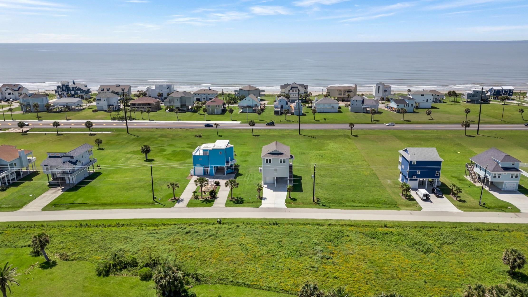 Image 2: This 4-bedroom beach house offers views of the Gul