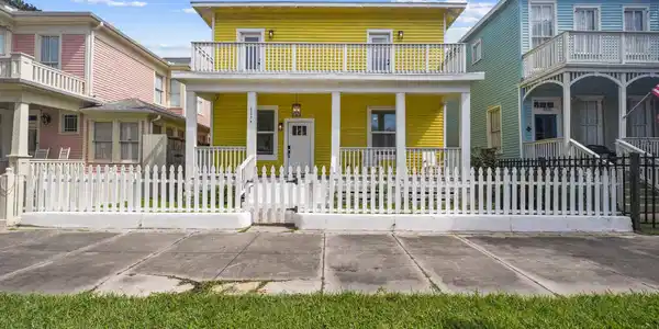3124 Bernardo De Galvez Avenue
