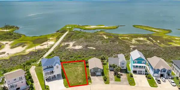 22416 Bay Vista