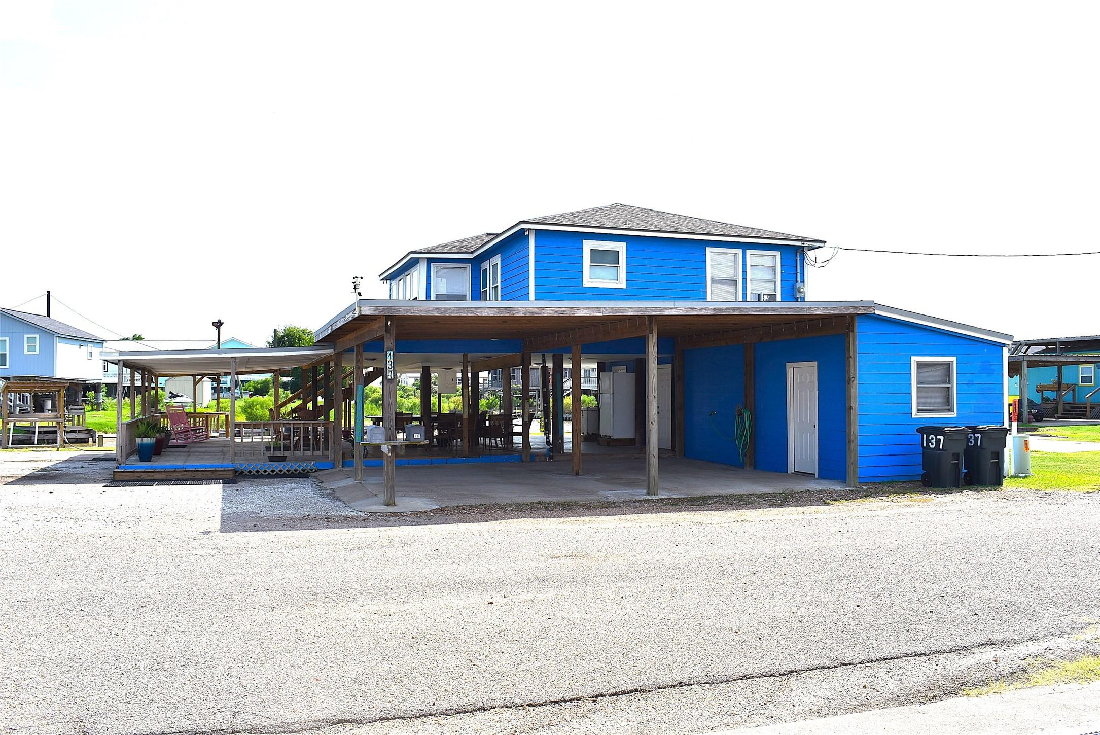 Image 2: Immaculate kept, plenty of parking!  Workshop has