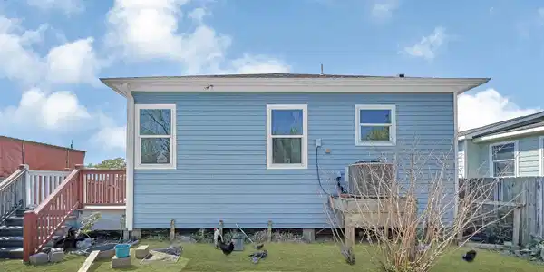 Image 3: Raising chickens in your own backyard? This is the