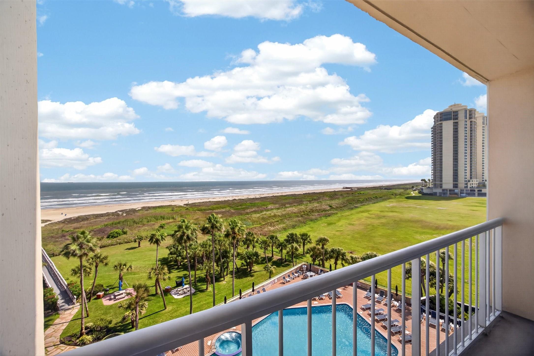 Image 4: Experience breathtaking beach and pool views from