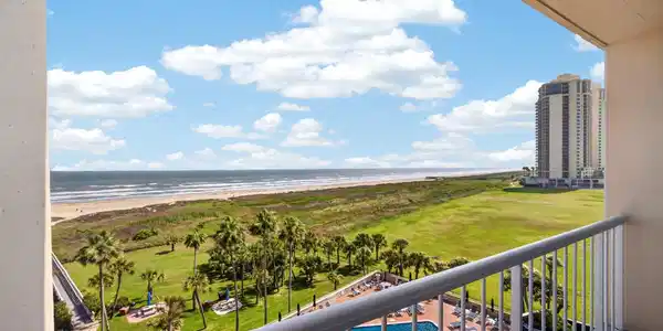 Image 4: Experience breathtaking beach and pool views from