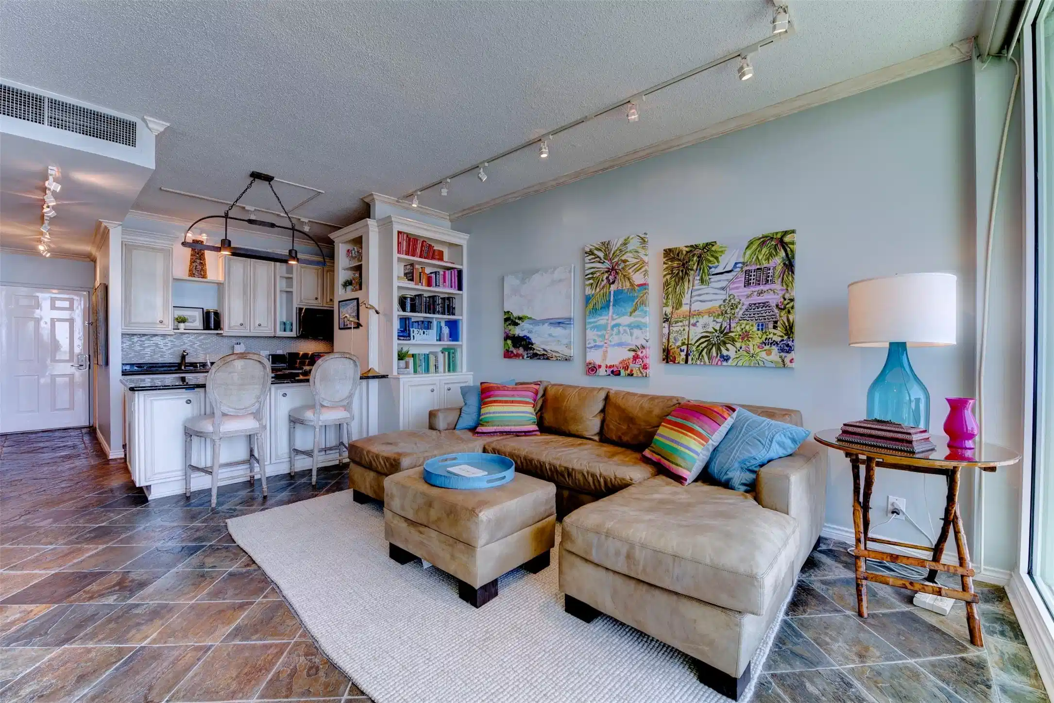Image 1: Notice the 10ft ceiling heights in this Penthouse