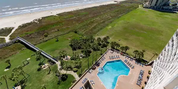 Image 4: Spacious Gulf-front patio with sweeping beach view