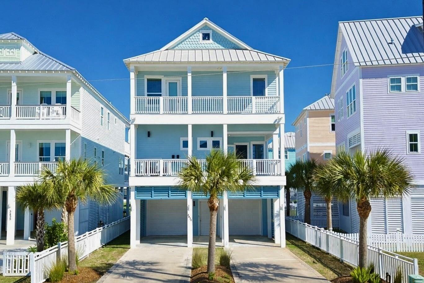 Image 1: Welcome to 3839 
Periwinkle! A stunning coastal r