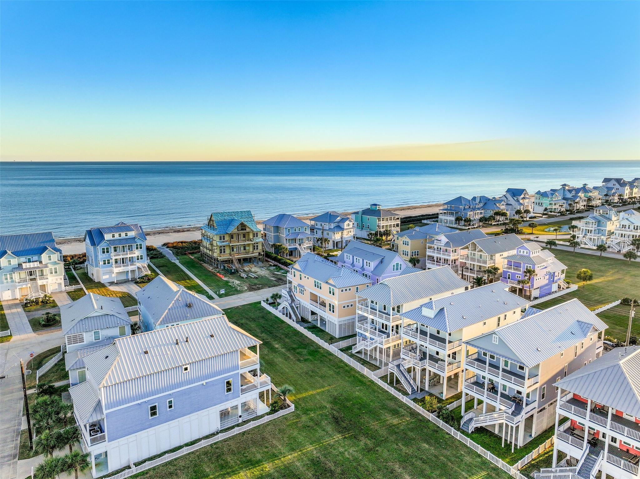 Image 4: Third house from the beach makes for an easy walk