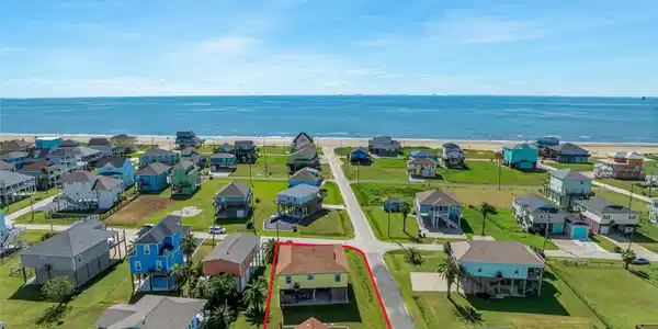 Image 2: Direct access to the drive-on beach.