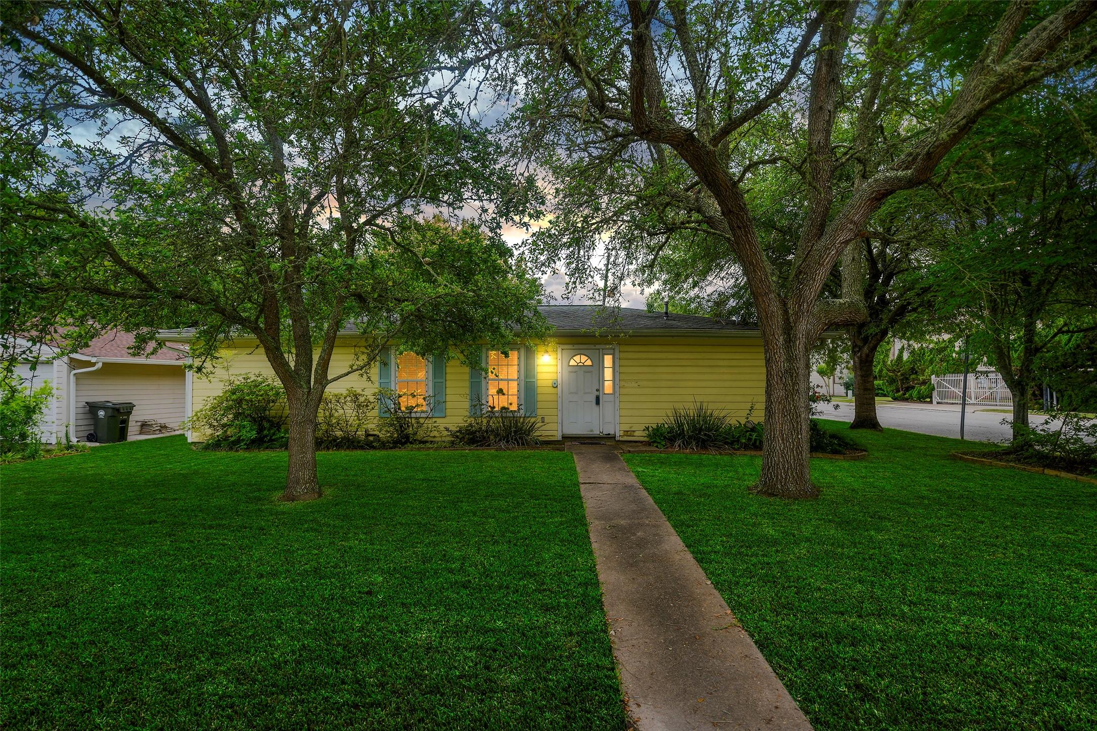 Image 2: Trees have been trimmed. Ready for a new owner