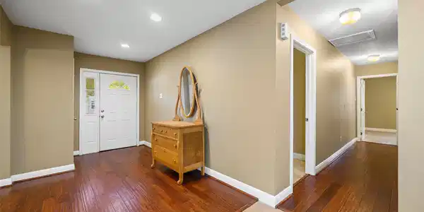 Image 4: Formal entry