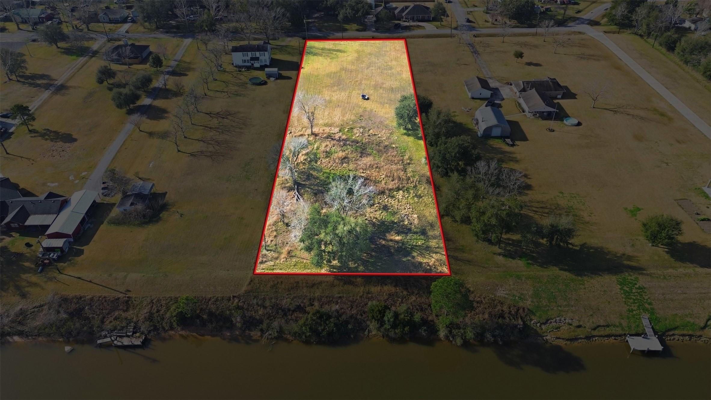 Image 3: Pick where you want to build.  Over 200 feet of wa