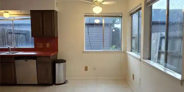 Image 4: Breakfast room
