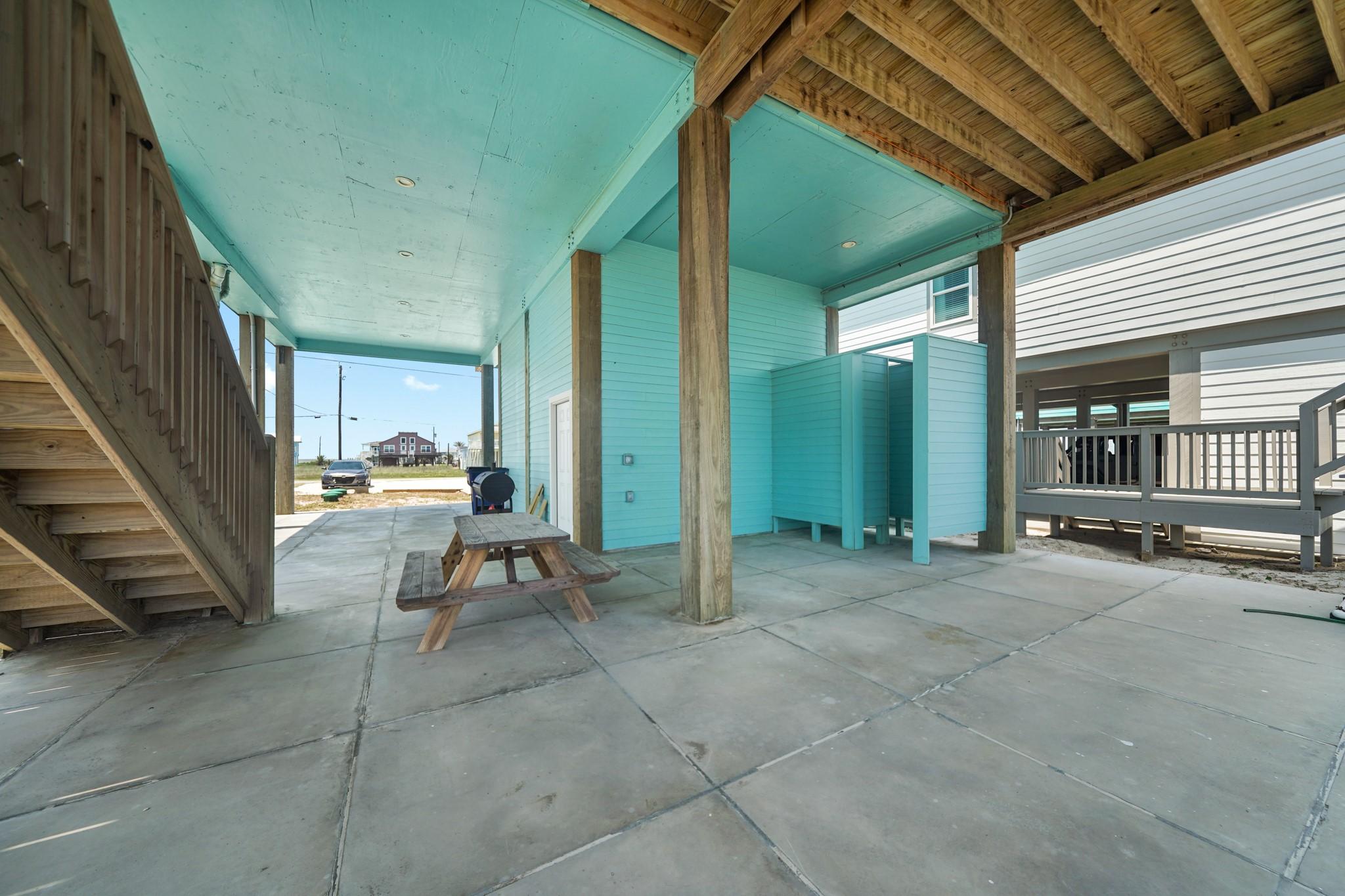 Image 4: There is plenty of space for a sitting area