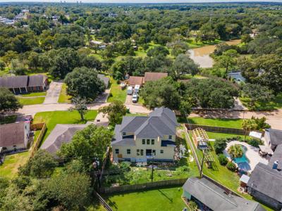 100 BAYOU GLEN Street