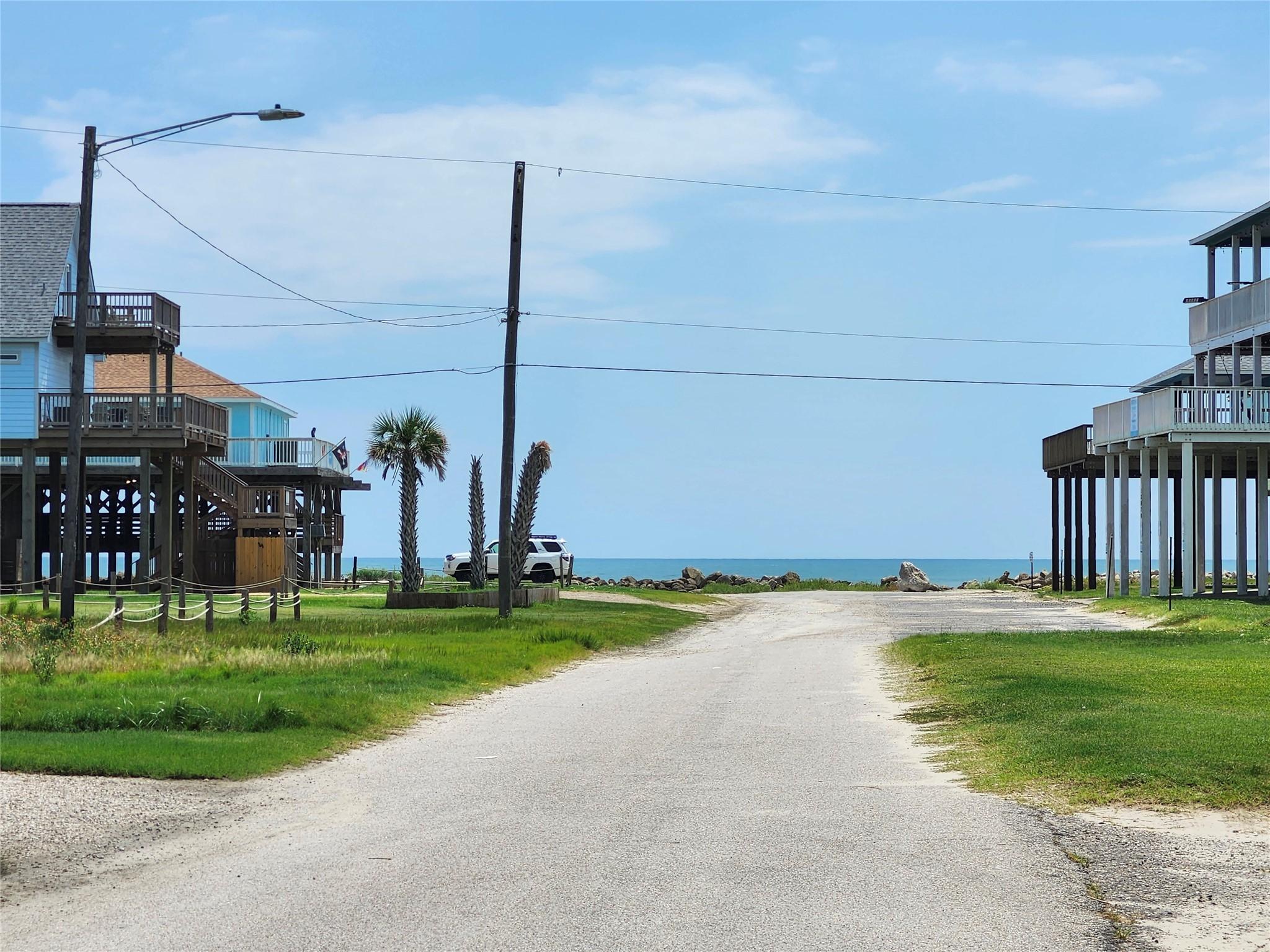Image 4: Street to the beach