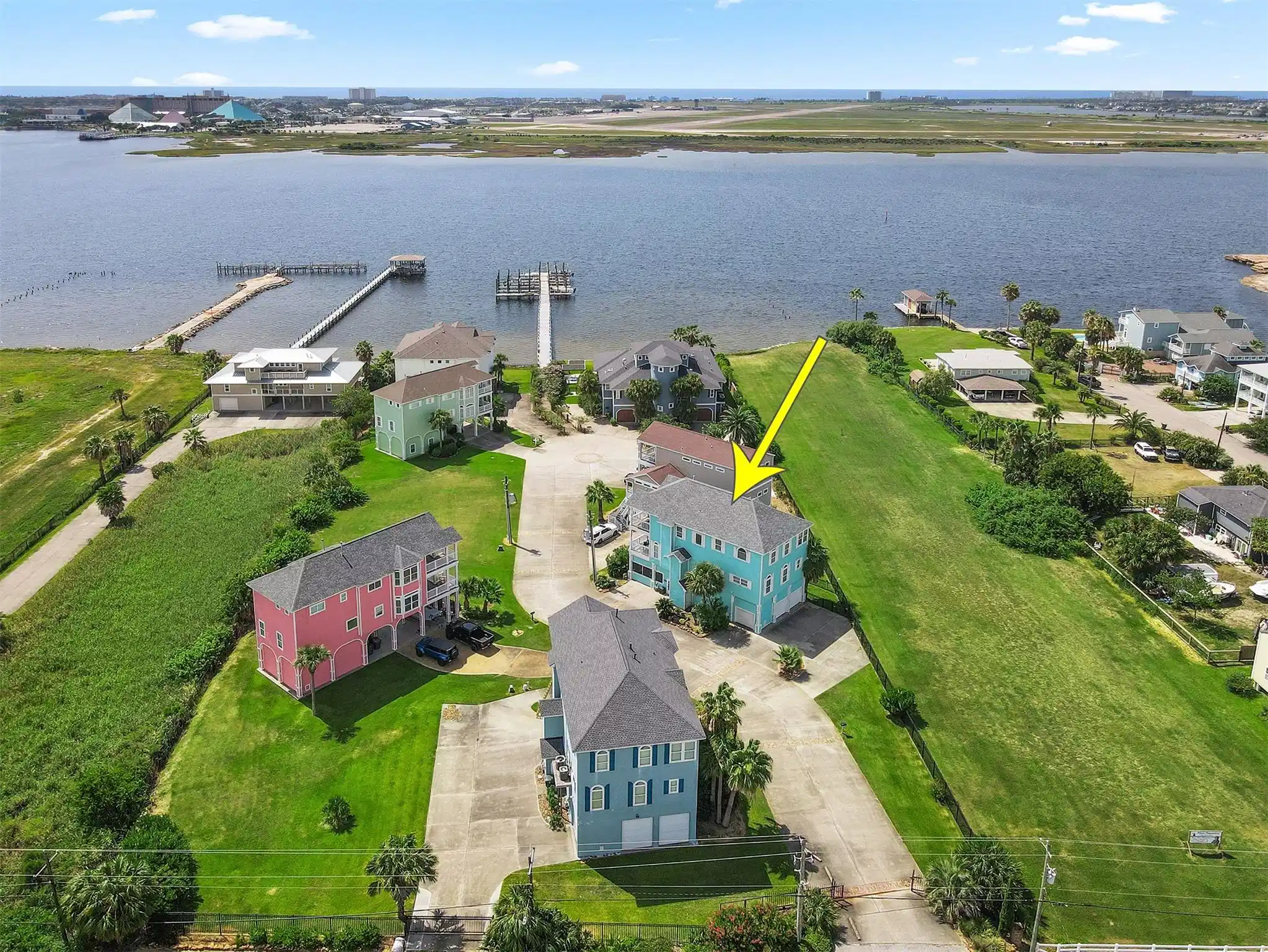 Image 1: Lovely 7 home gated community with water