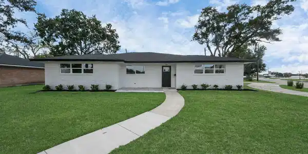 1007 Lindenwood Drive