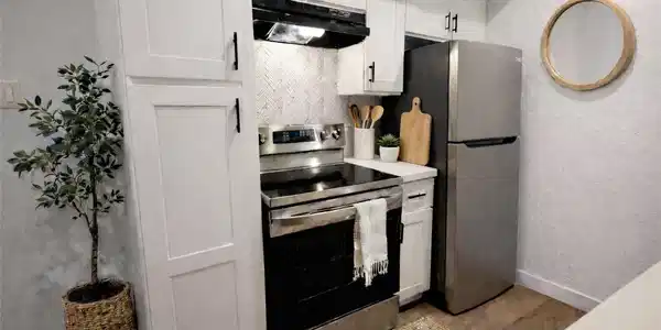Image 3: Appliances are relatively new.