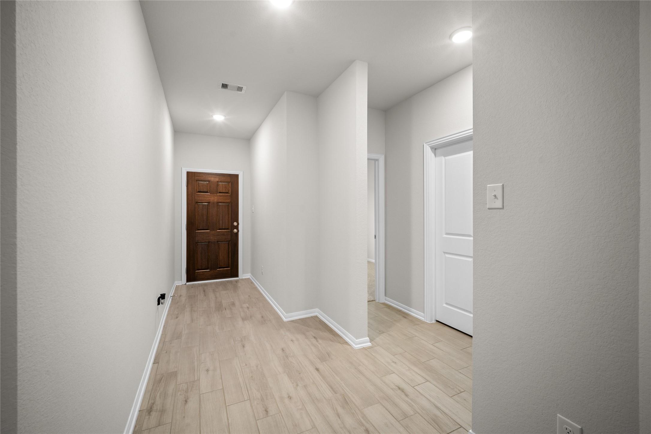 Image 3: Front Entrance