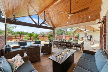 102 Barrington Pointe Court