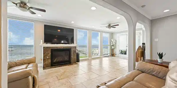 Image 3: Living area on the second floor