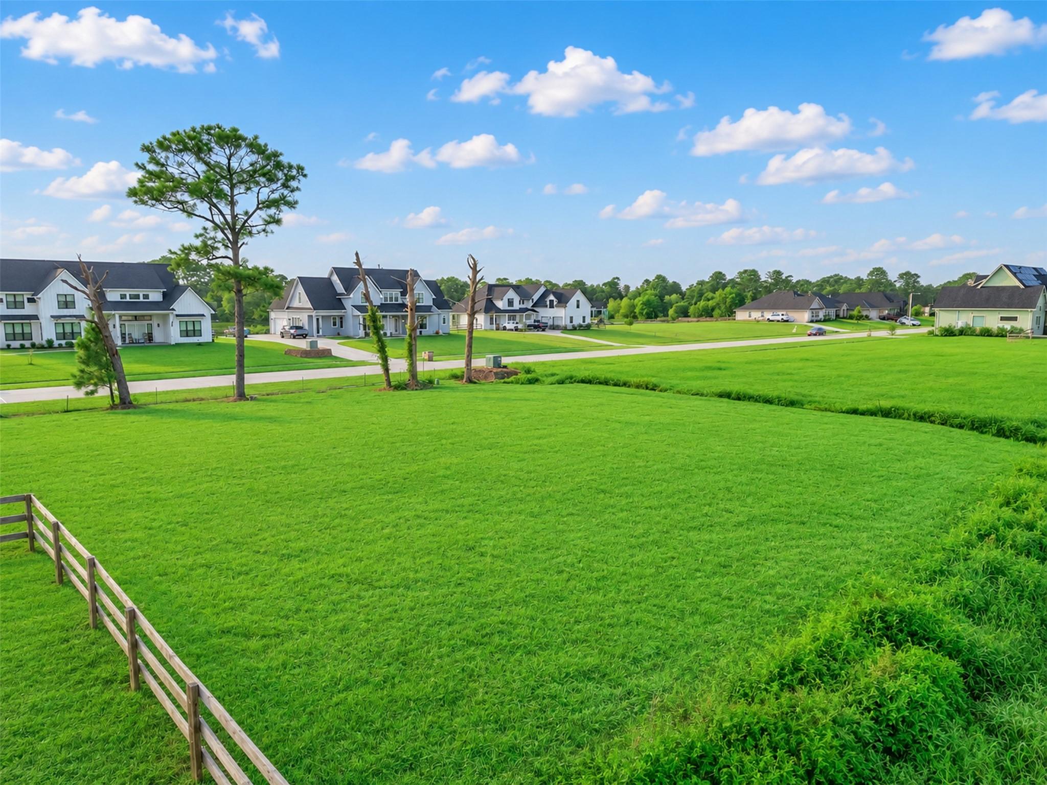 Image 1: Welcome to 4116 Leslies Way, Dickinson, TX 77539
