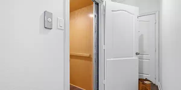 Image 3: Elevator that goes to each floor