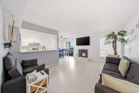 7600 Emmett F Lowry Expressway