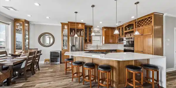 Image 3: Kitchen/Dining