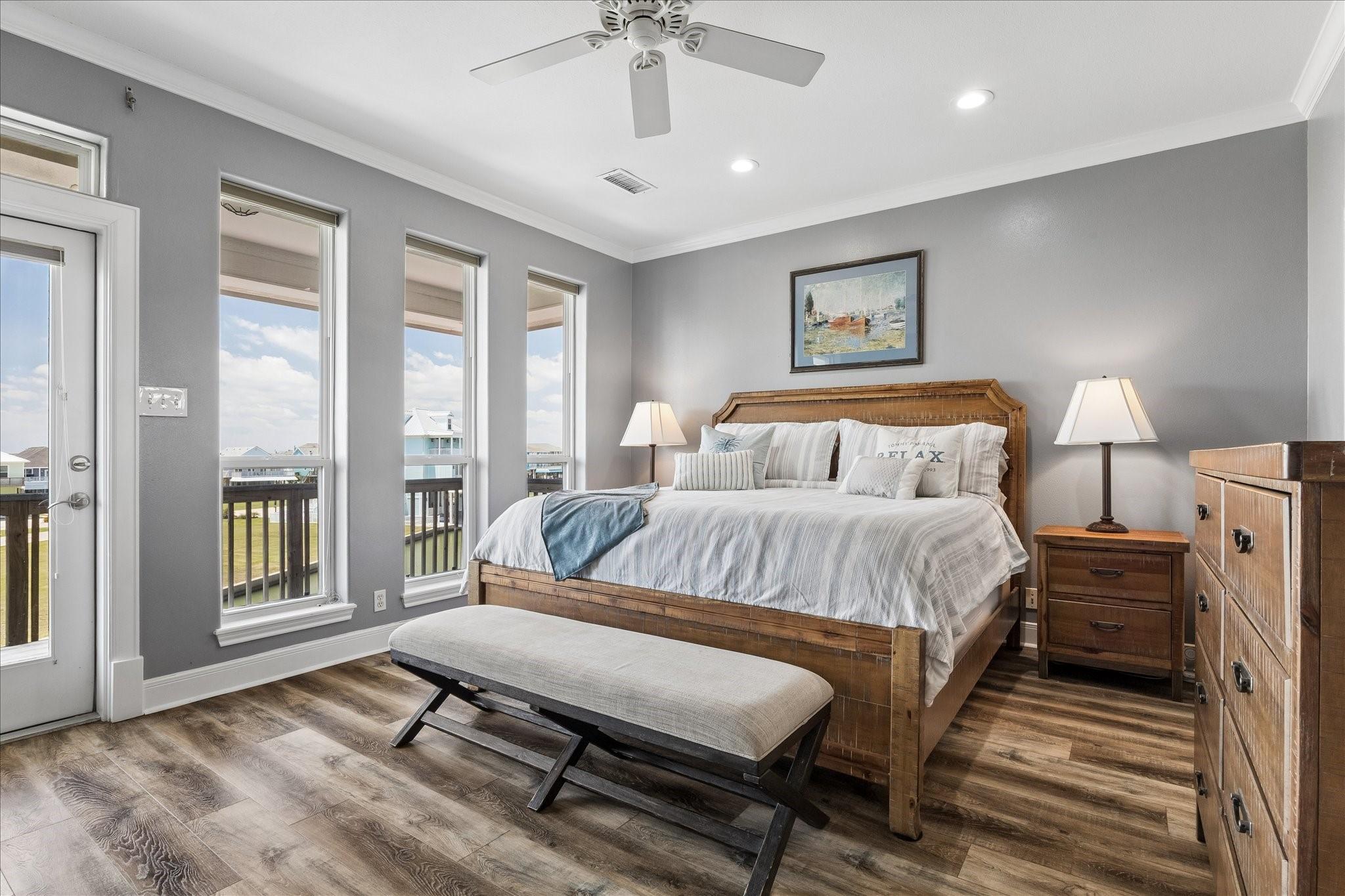 Image 4: Bedroom