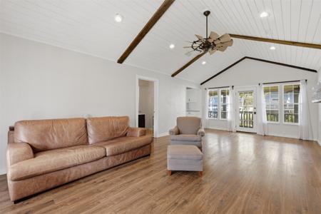 221 Oak Road