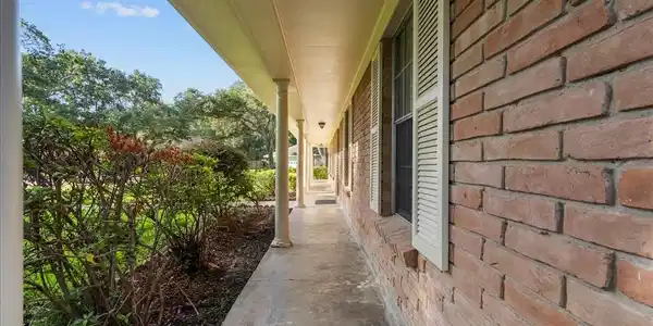 Image 2: Enjoy peaceful mornings or evenings on your front