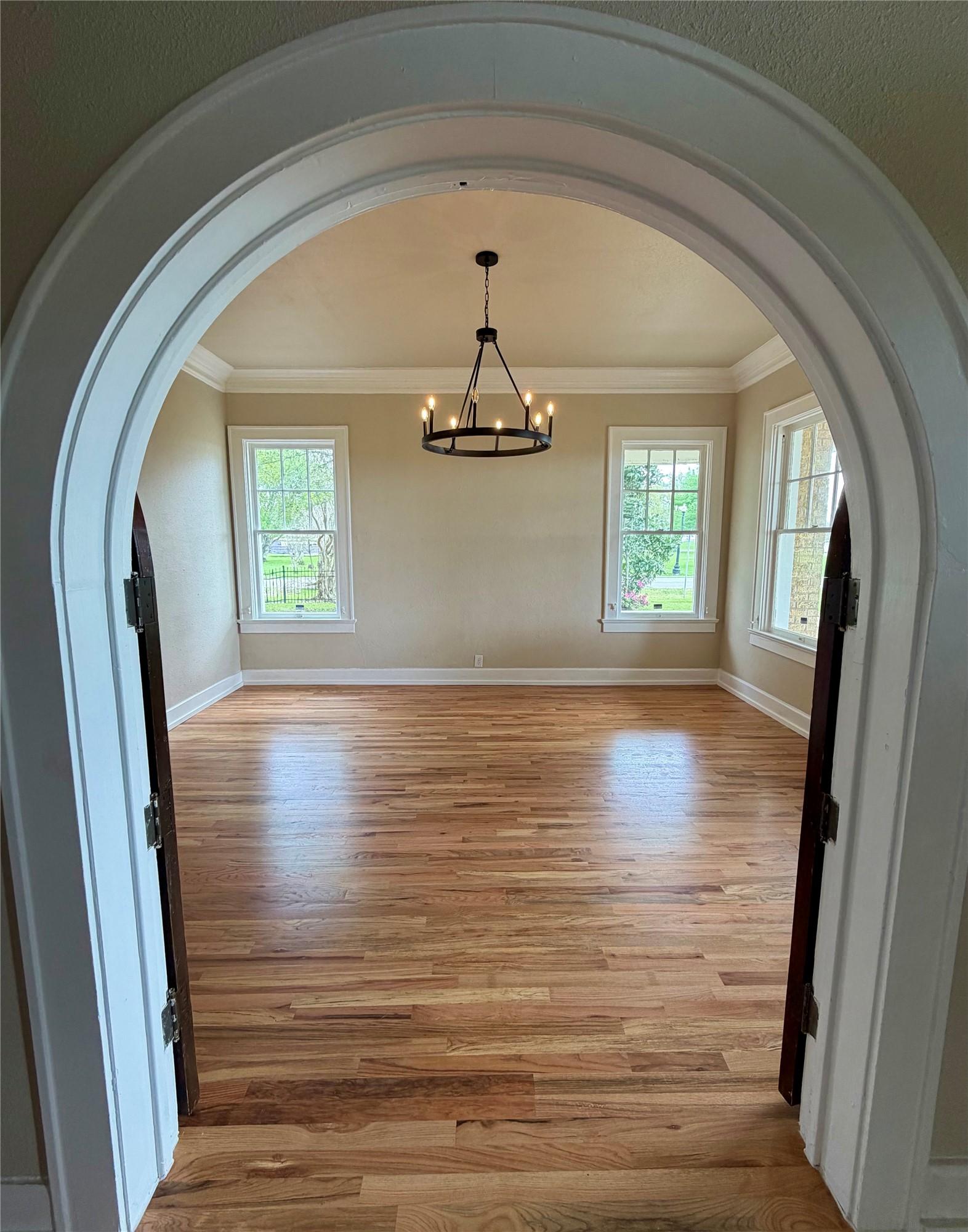 Image 4: Dining Room