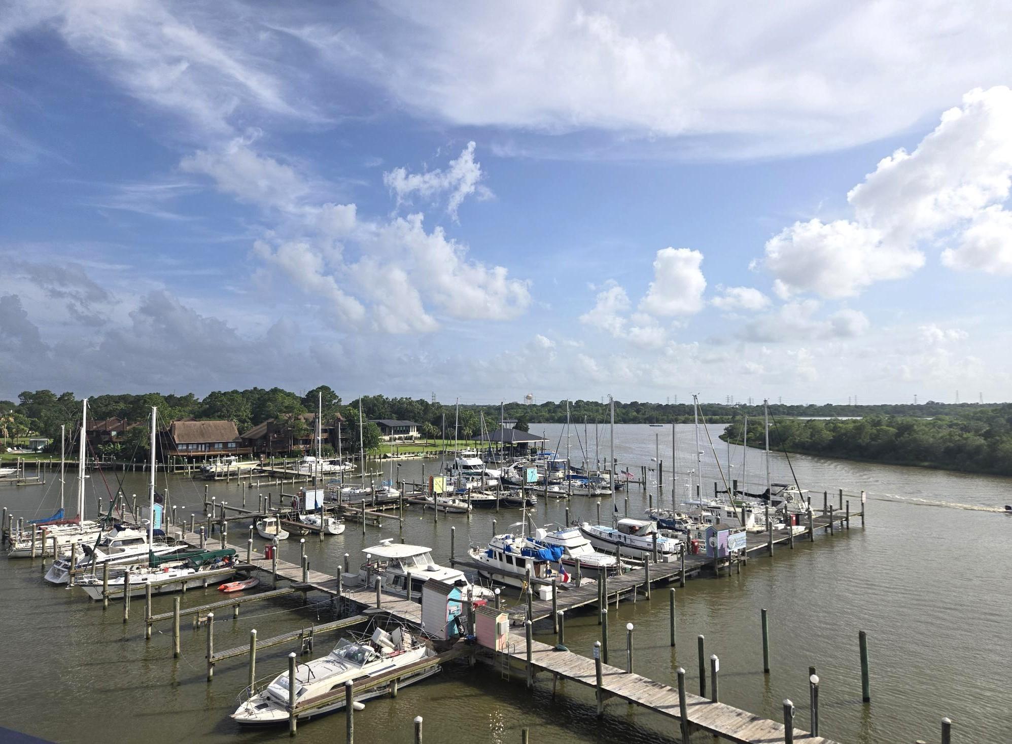 Image 4: Fantastic panorama of the marina from your private
