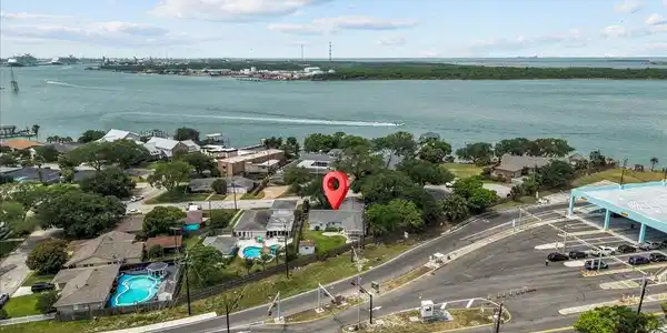 Image 2: Less than two minutes away from the Bolivar Ferry