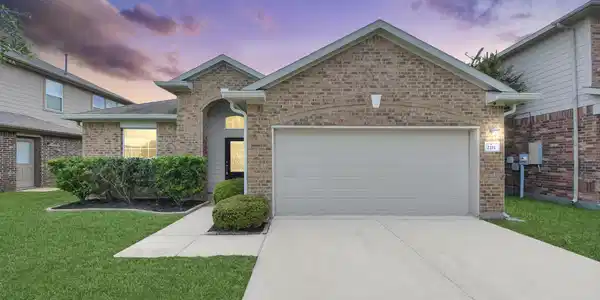 2211 Emerald Lane