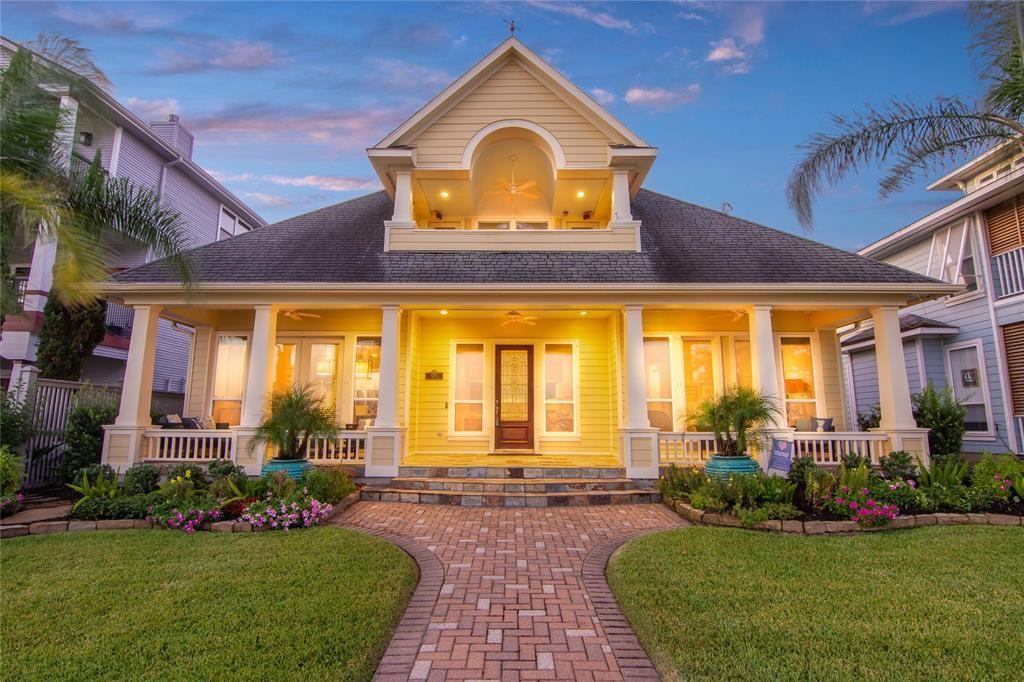 Image 2: Welcome to Clear Lake Shores, a charming haven loc