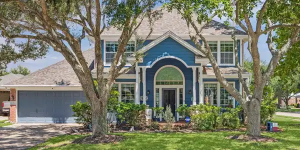 1001 Victorian Court