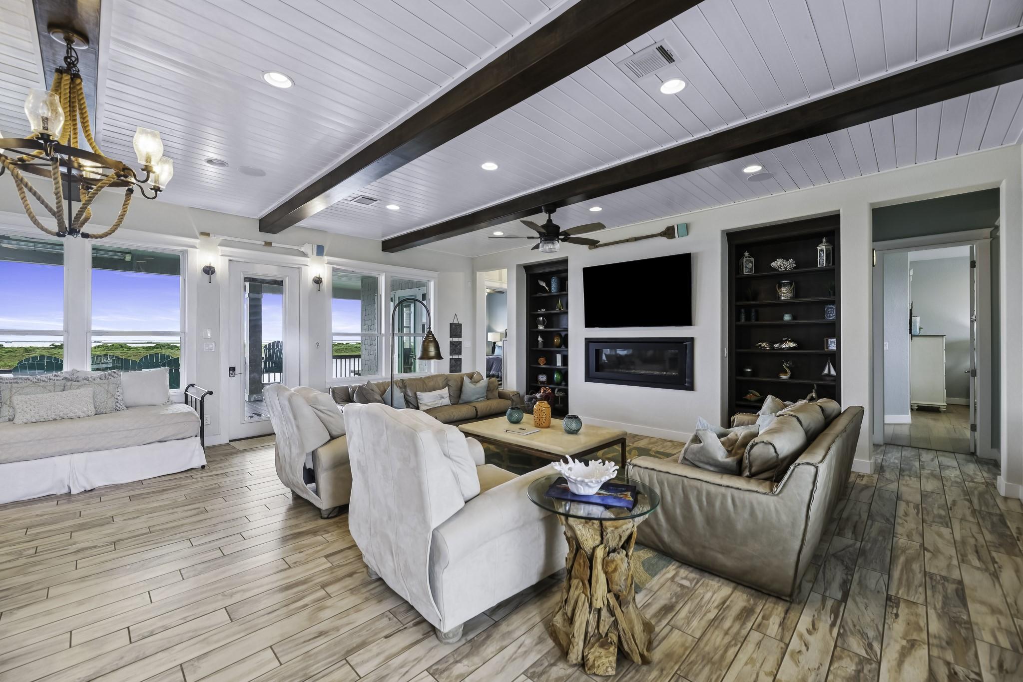 Image 3: Living Room