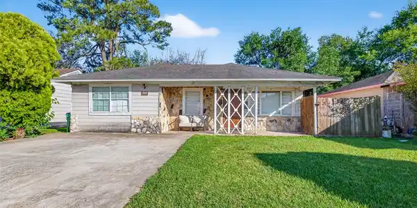 504 N Circle Drive