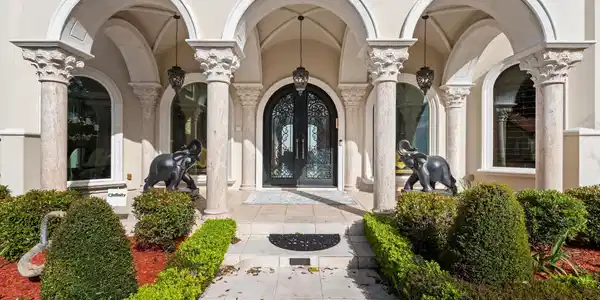 Image 4: Beautiful limestone columns, oversized arched wind