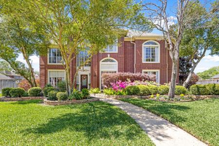 907 Live Oak Lane