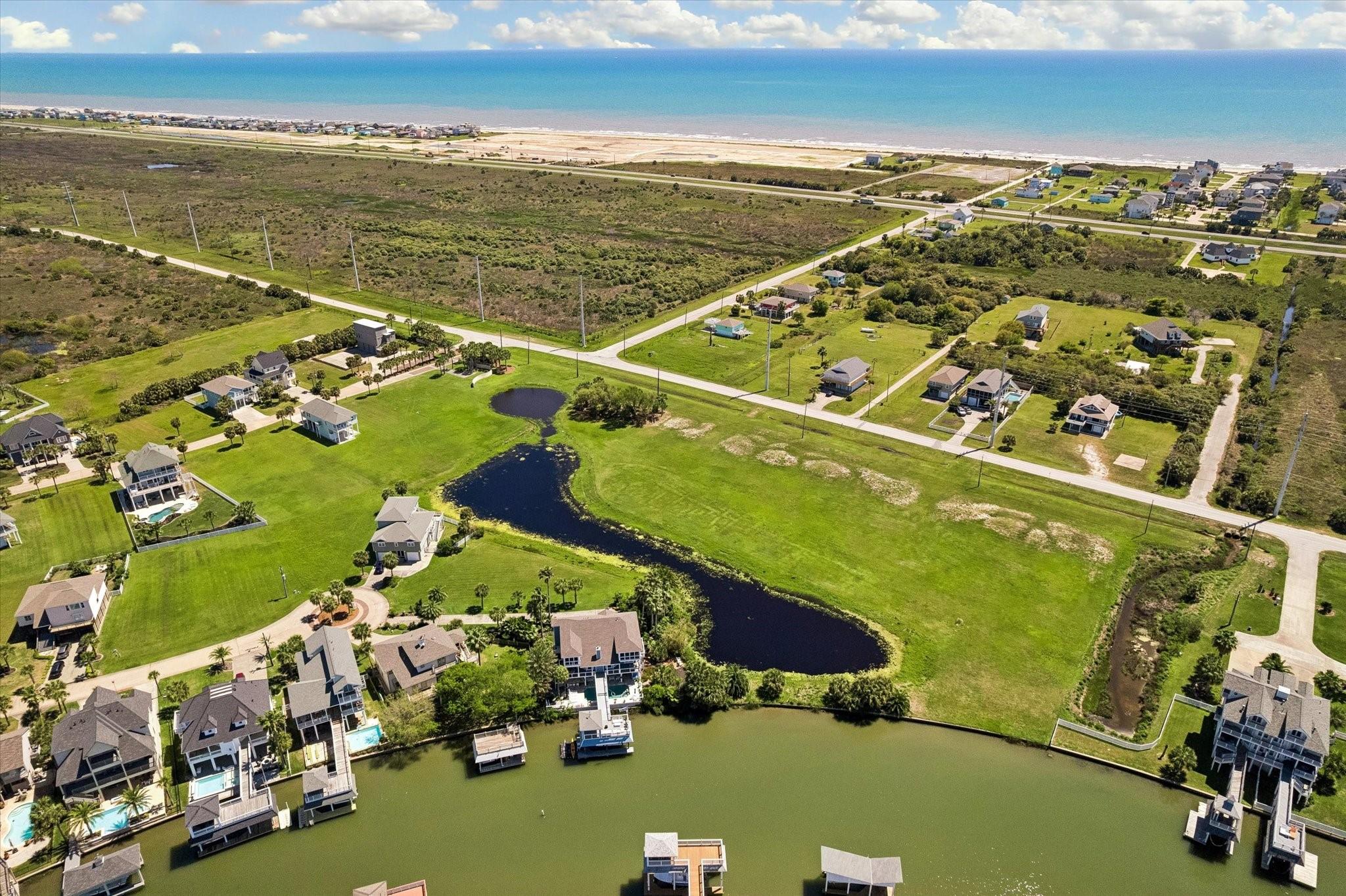 Image 2: Beach to bay!  Perfect location for easy access to