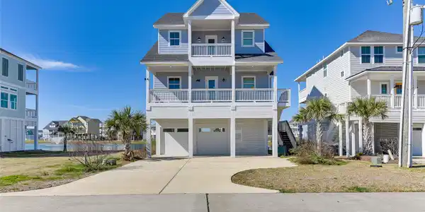 Image 3: Elevated beach home offers ample under-house parki