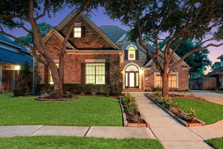 2410 Sawgrass Court