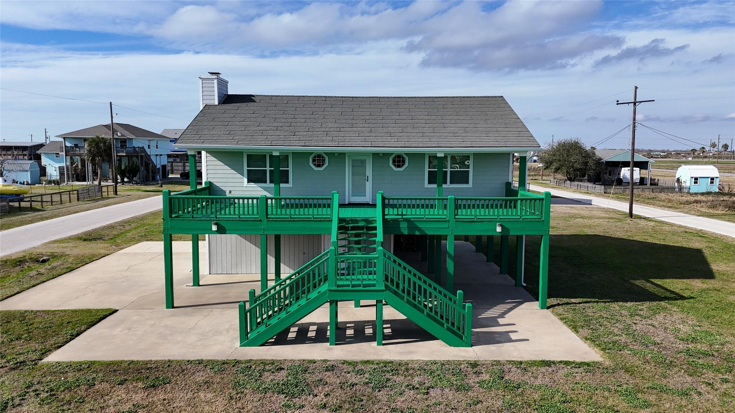 Image 2: 908 West Lane, Crystal Beach