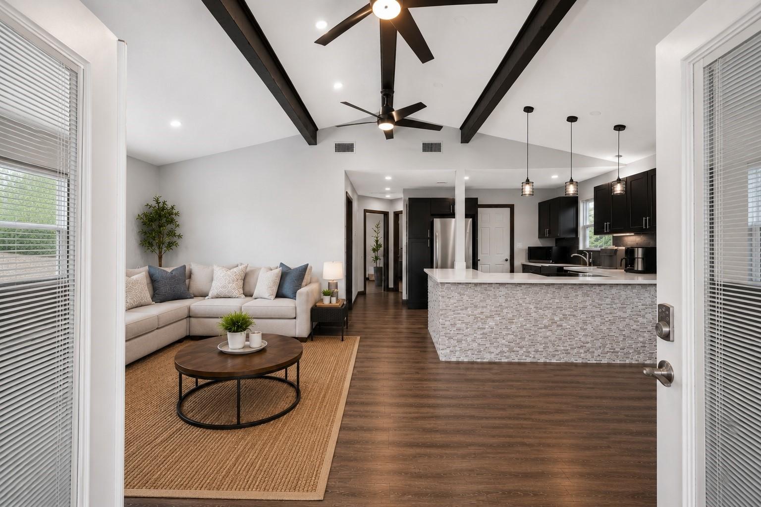 Image 4: Welcome home to your coastal home-sweet-home!