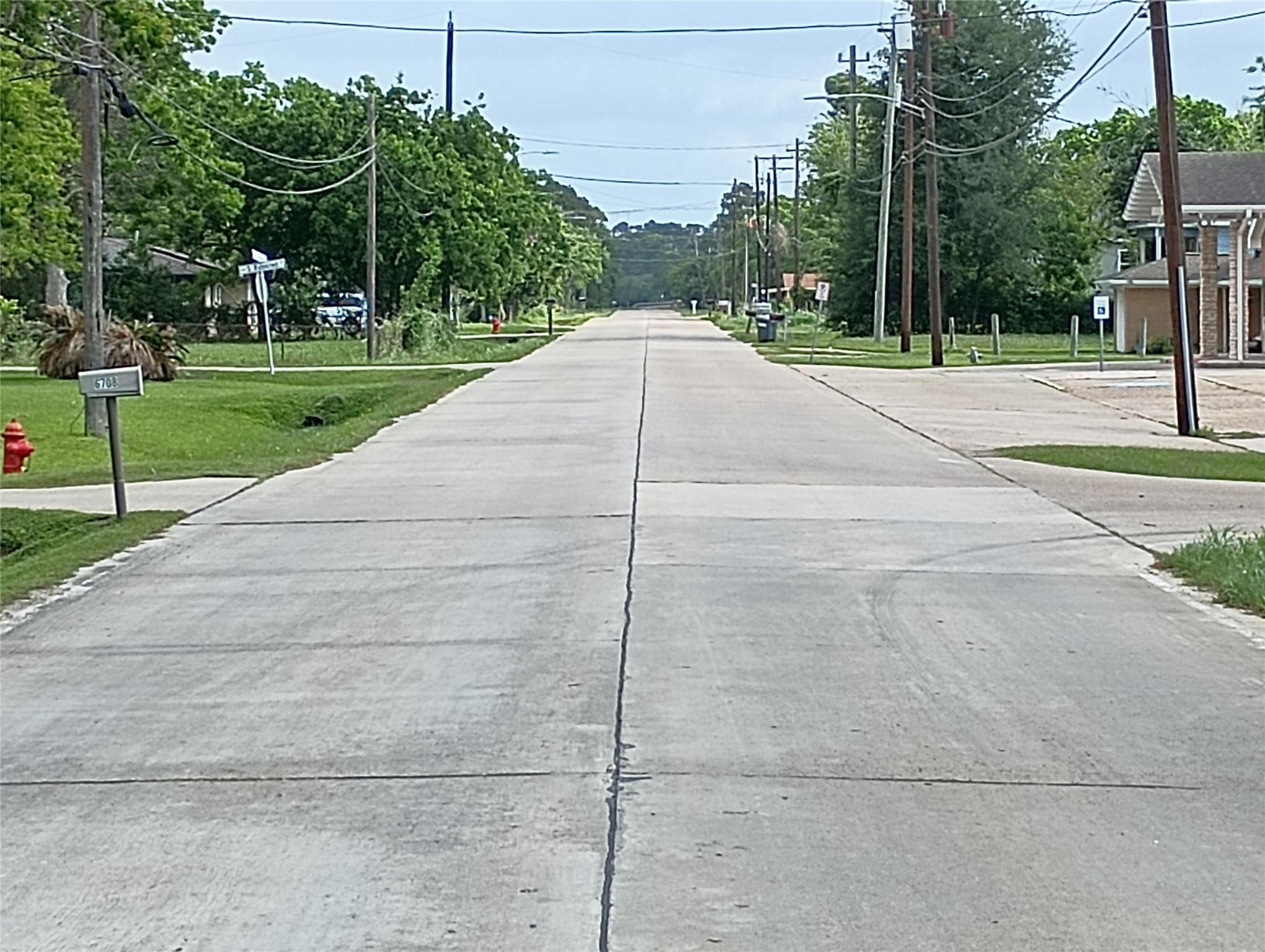 Image 4: The lot on Fairwood Road is in walking distance to